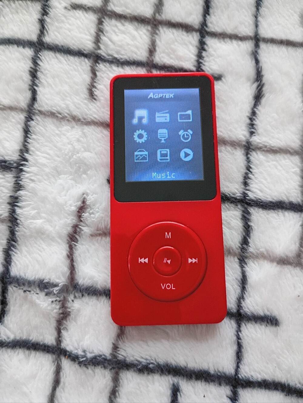 AGPTEK Red Portable MP3 Player Compact Audio Player with Screen WORKS 8GB